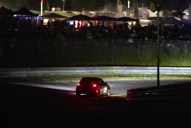 Exterieur_nous-etions-aux-24-heures-du-nuerburgring-en-mini-avec-bulldog-racing_7